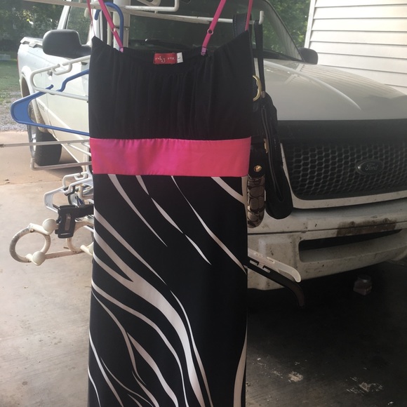 Dress - Picture 6 of 8